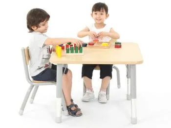 Square table Owlaf in grey with chair Owlaf and children playing Square table Owlaf in grey with chair Owlaf and children playing